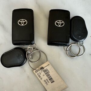 Toyota Prius Black Key Fob Remote (Pair)